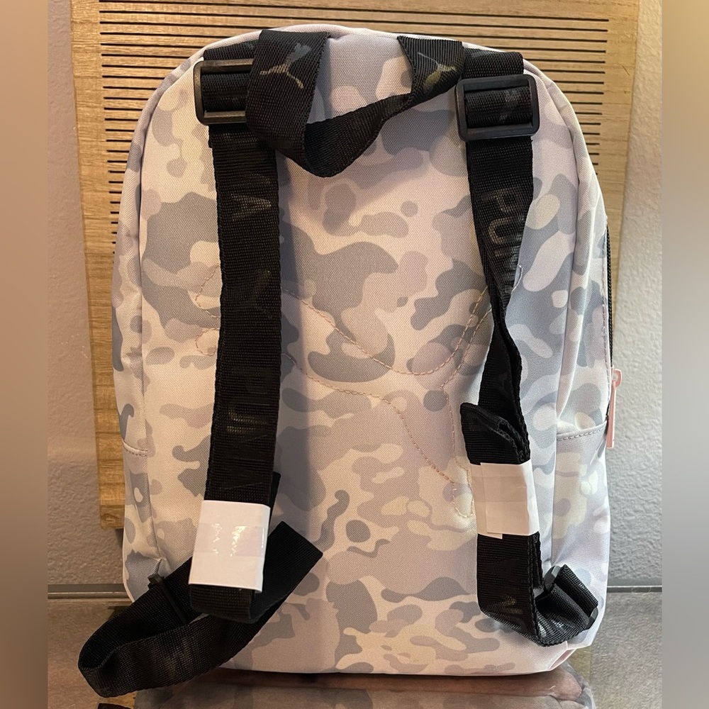 NWT’s Puma Pink & Camo Evercat Mini Backpack - Picture 2 of 3